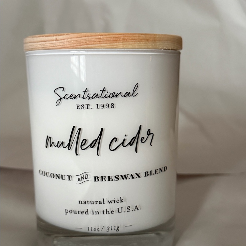Scentsational Coconut & Beeswax Blend Candle with Wooden Lid